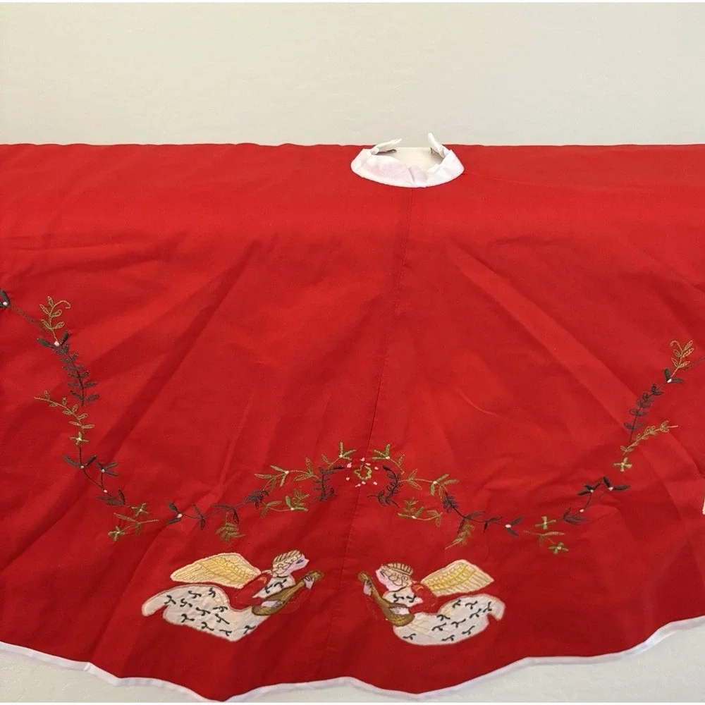 TREE SKIRT Vintage Hand Made 3-D Beautiful Christmas Tree‎ Embroidery Angels red